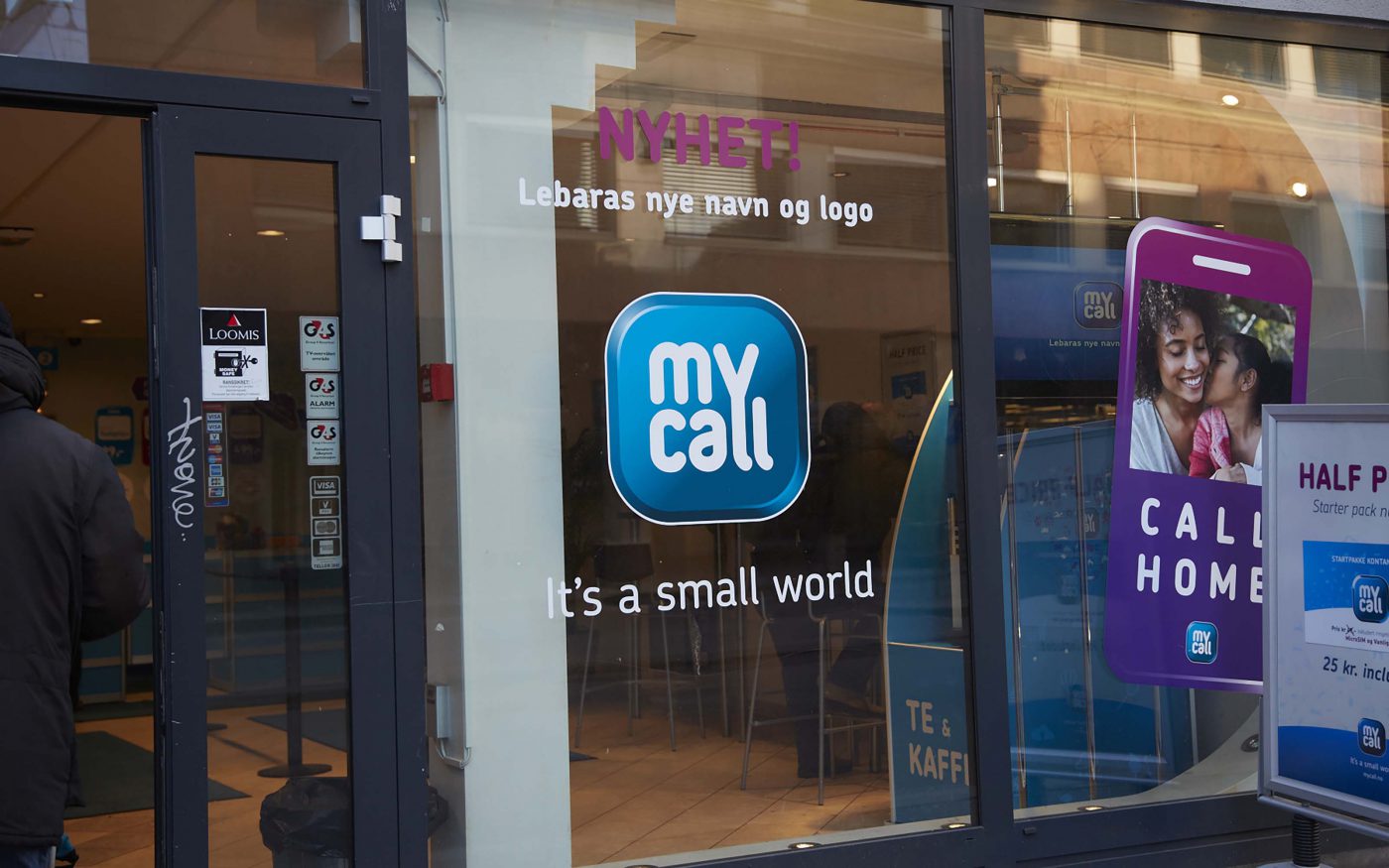 Statisk folie uten limside, som fester seg på helt glatte, høypoletre flater og vinduer. Folie for MyCall, produsert av Konsis