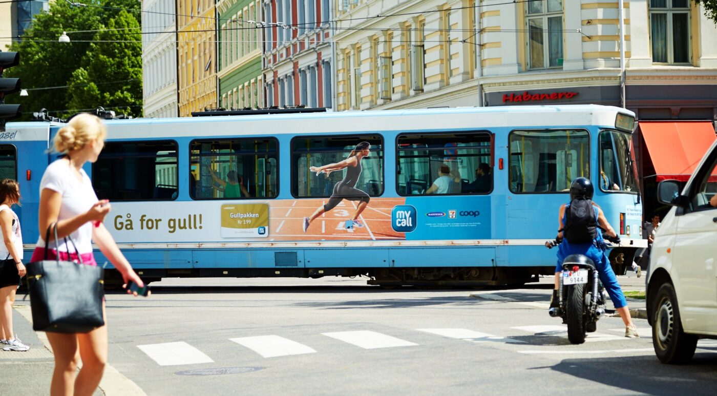MyCall kampanje - Gå for gull - Trikk med reklame på
