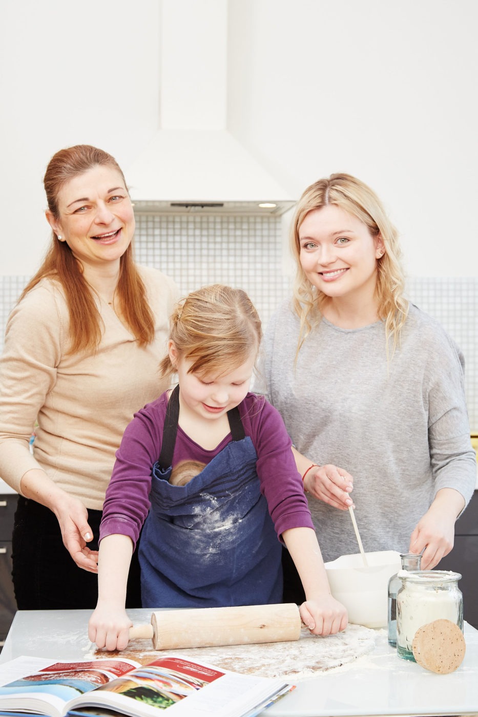 MyCall reklamefoto - tre generasjoner baker