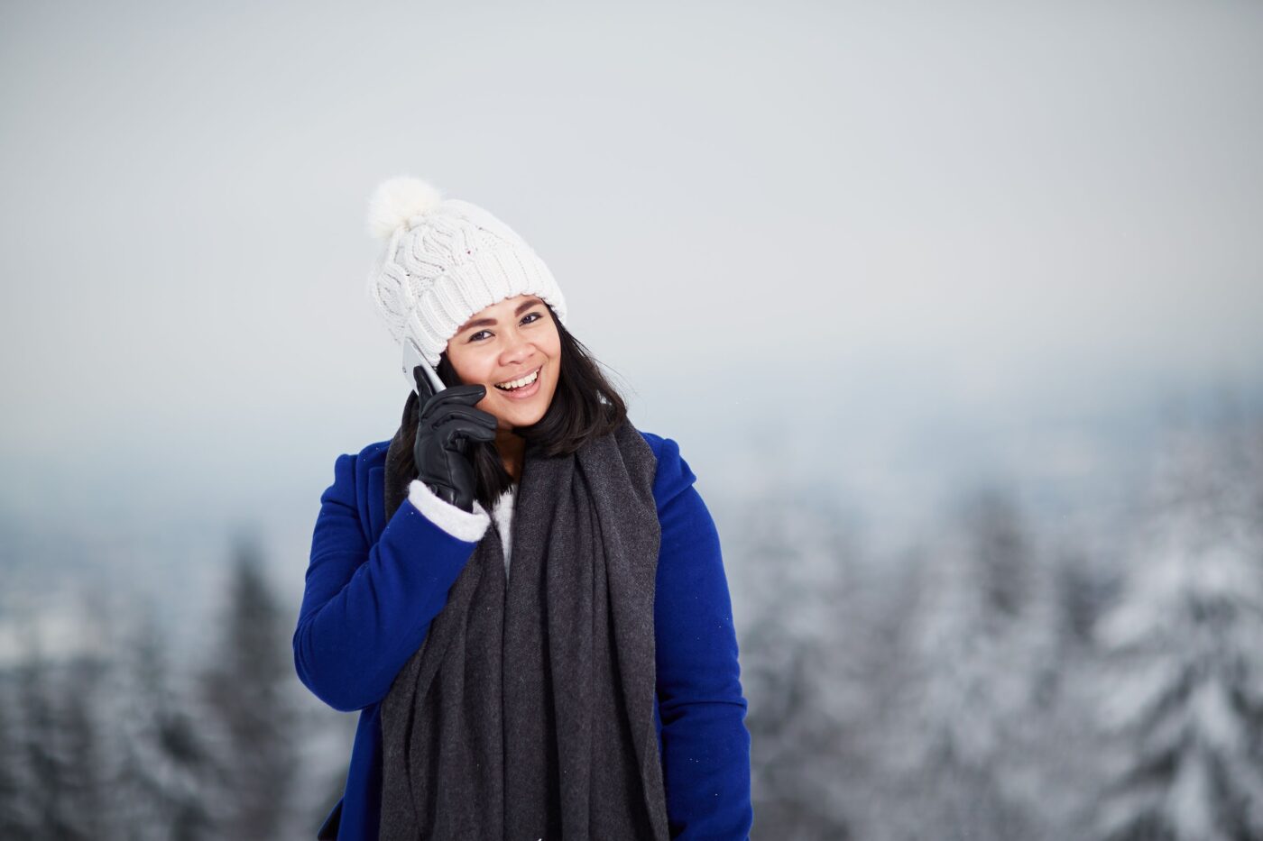 MyCall reklamefoto - Grefsenkollen - Ringer hjem - blå frakk